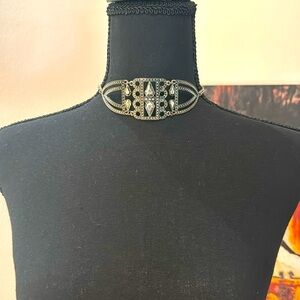 Trendy women’s choker with delicate details